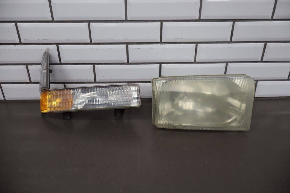 2003-2004 Ford F-250 Super Duty- Right Headlamp Assembly OEM