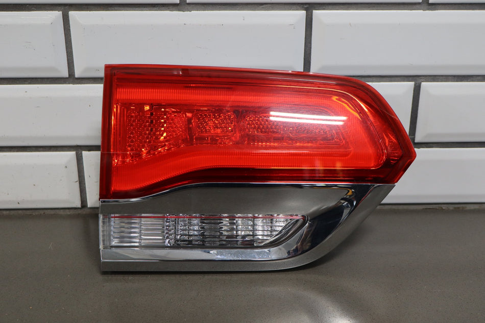 2014 Jeep Grand Cherokee WK2 - Left Inner Tail Light PN: