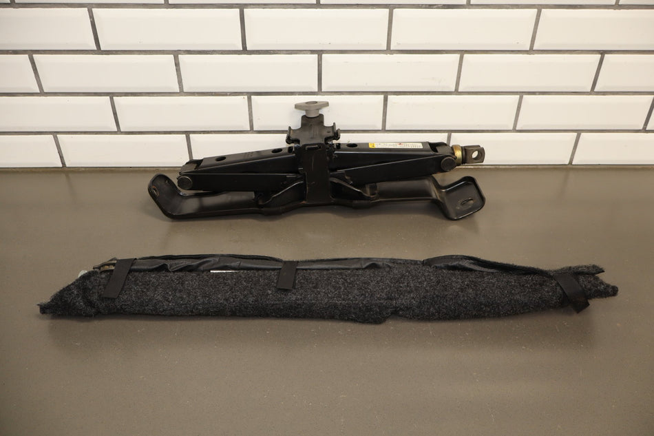 2003-2009 Hummer H2- Jack/ Tool Kit