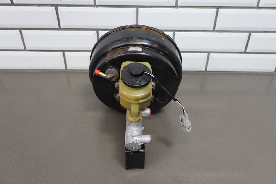 1992 Toyota Land Cruiser FJ80 Brake Booster w/ Master Cylinder OEM