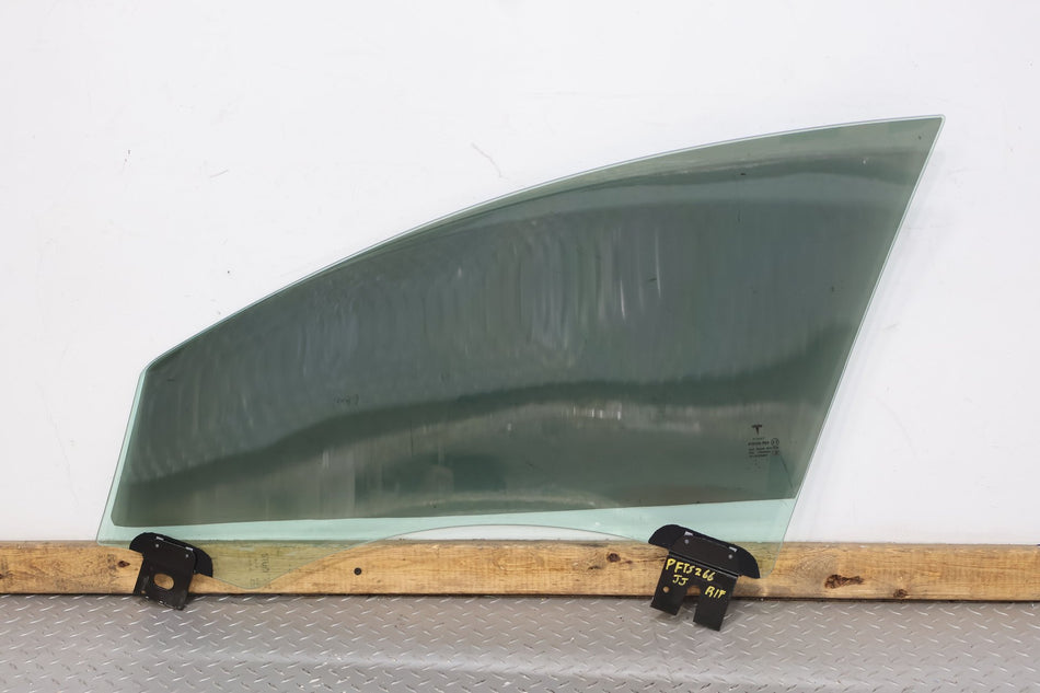 12-20 Tesla Model S Right Front Door Glass