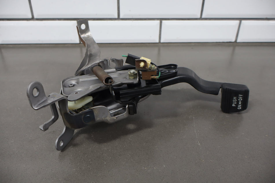 2005-2007 Toyota Sequoia Emergency Brake Handle/ Pedal OEM