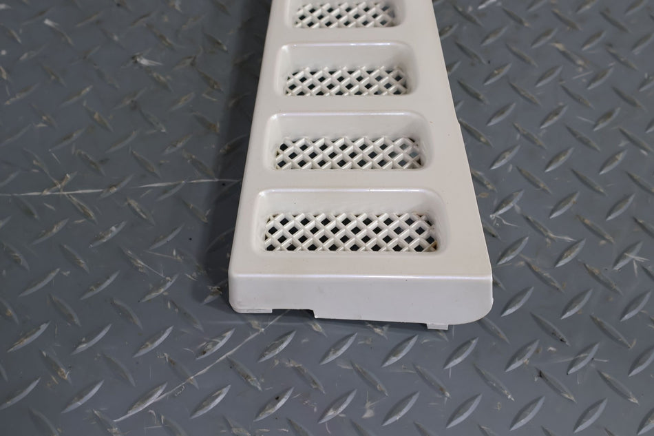 02-06 Cadillac Escalade EXT Right Water Drain Deflector (White Diamond)