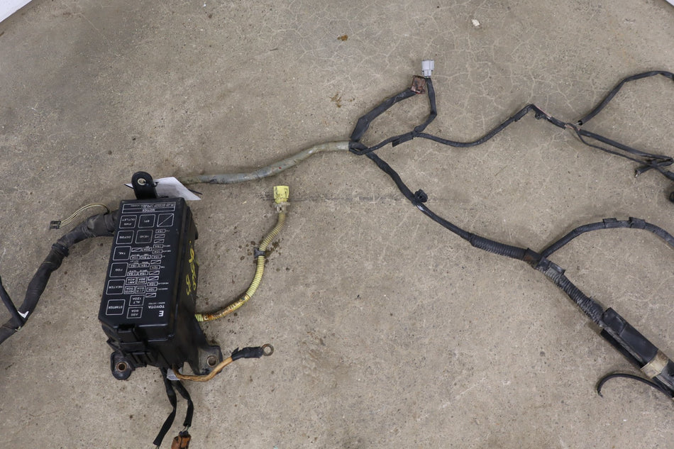 1999 Toyota 4Runner SR5 N180 3.4LL Engine Fuse Box