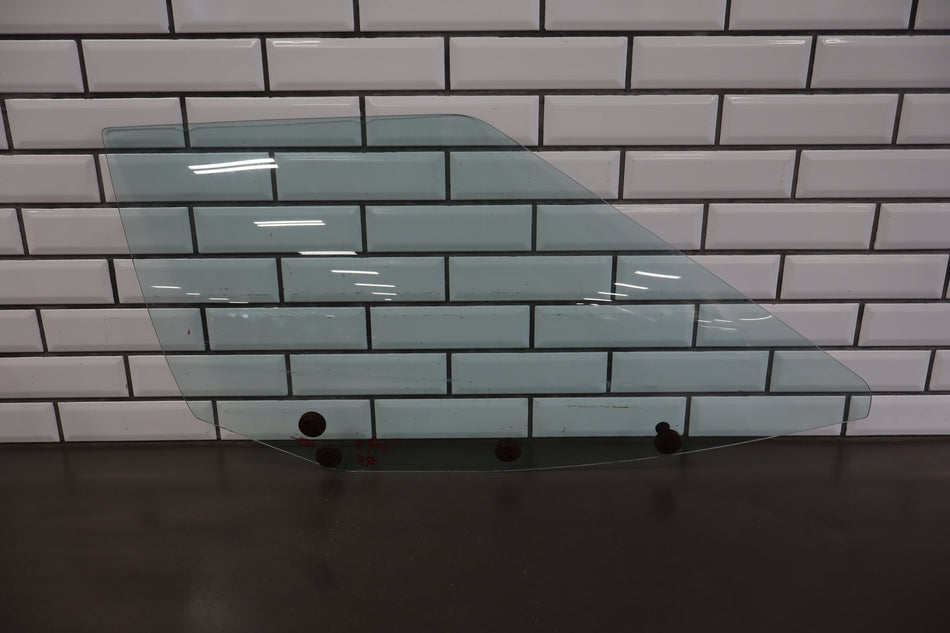1984-1990 Chevrolet Corvette C4 Right Front Door Window 14094292