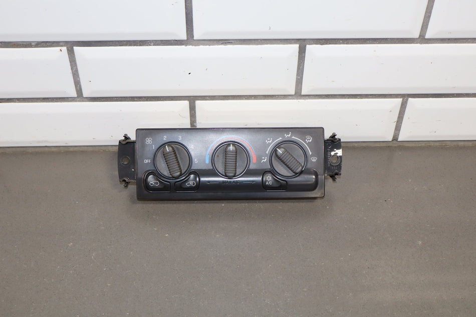 1999-2002 Chevrolet Silverado 1500 Climate Control 19244874 OEM
