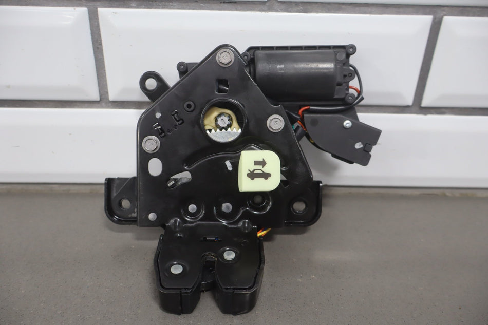 2022 Tesla Model 3- Lid Latch