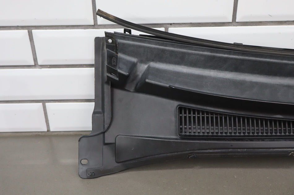 2003-2009 Toyota 4Runner Cowl Vent Panel 5570835071 OEM