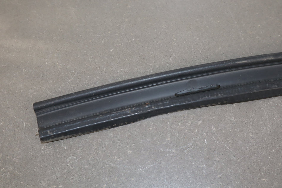 2003-2009 Hummer H2- Passenger Quarter Panel to Door Seal