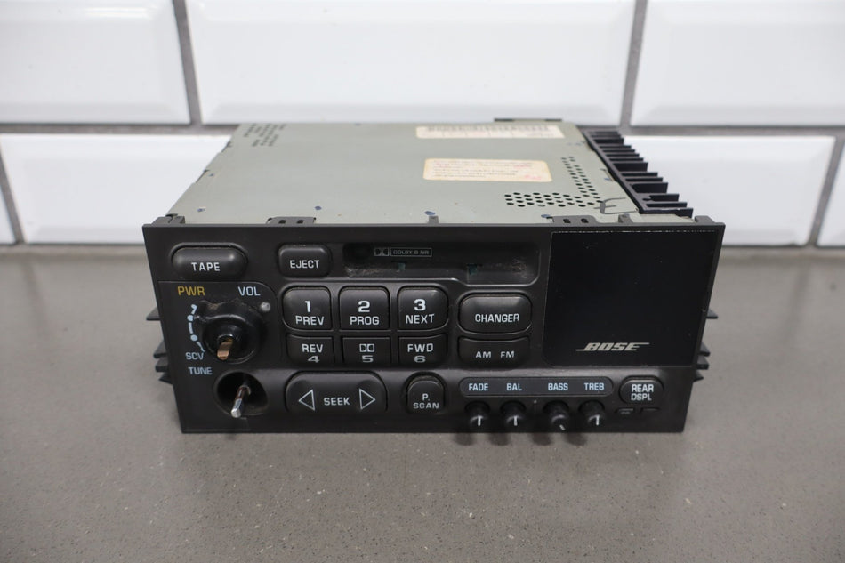 2002 Cadillac Escalade Radio 15073127 OEM