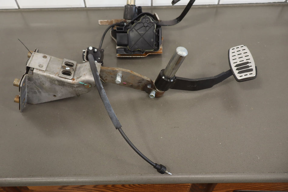 2003-2007 Ford F-250 Super Duty Pedal Assembly OEM