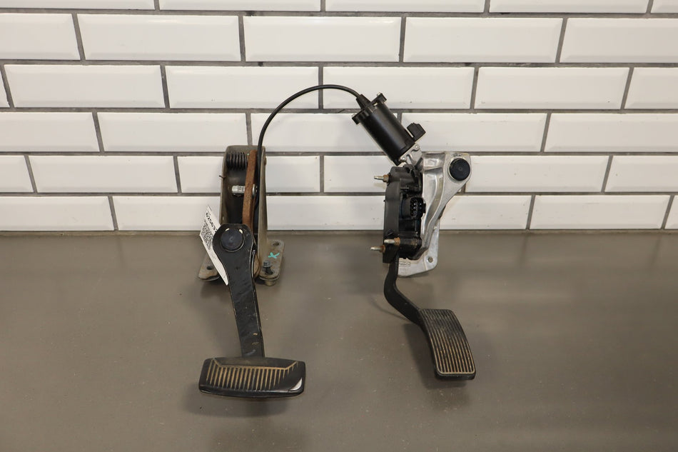 2005 Ford F-250 Super Duty Powerstroke Adjustable Pedal Set OEM