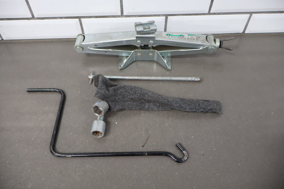 1999-2005 Mazda MX-5 Miata NB- Jack W/ Tools