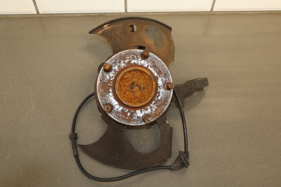 2004 Pontiac GTO Left Front Spindle 92171965