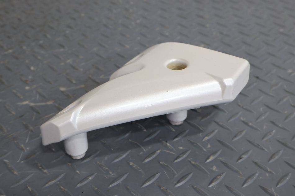02-06 Cadillac Escalade EXT Bed Corner Tie Down Pair (White Diamond)