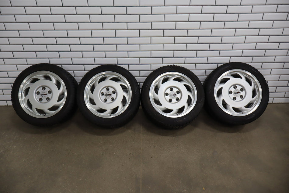 1991-1992 Chevrolet Corvette C4 17x9.5 OEM Wheel & Sumitomo Tire Set