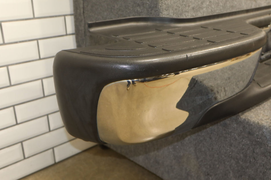2001-2006 Chevrolet Tahoe Rear Bumper Green 47U