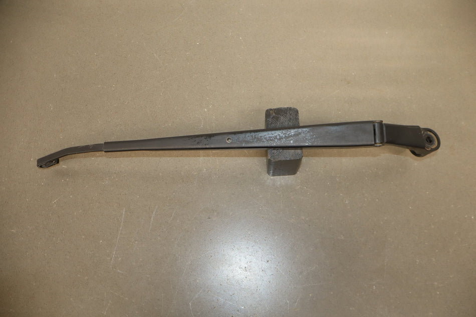 1998-2007 Toyota Land Cruiser Lexus LX470 Wiper Arm Pair