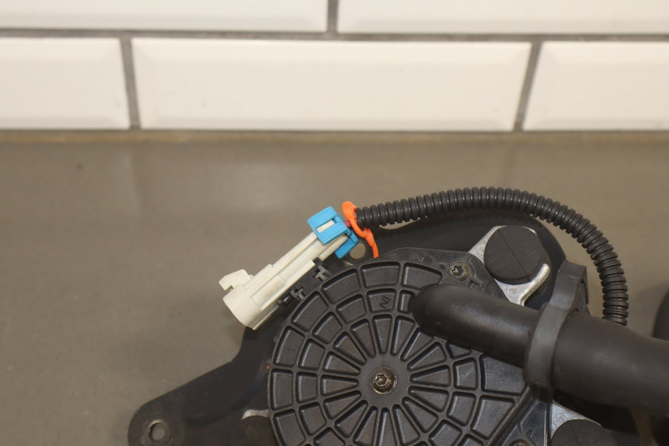 2000-2004 Chevrolet Corvette C5 Air Pump 12568382