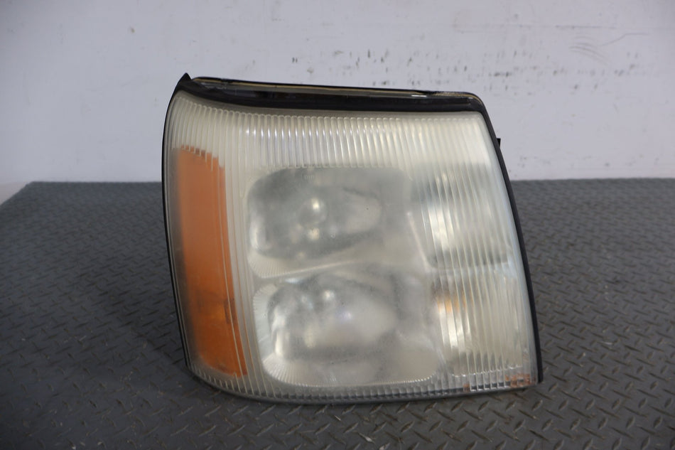 03-06 Cadillac Escalade ESV Right Headlamp (HID)