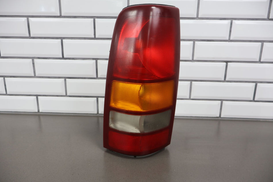 2002 Chevrolet Silverado 2500- TAIL LIGHT ASSEMBLY