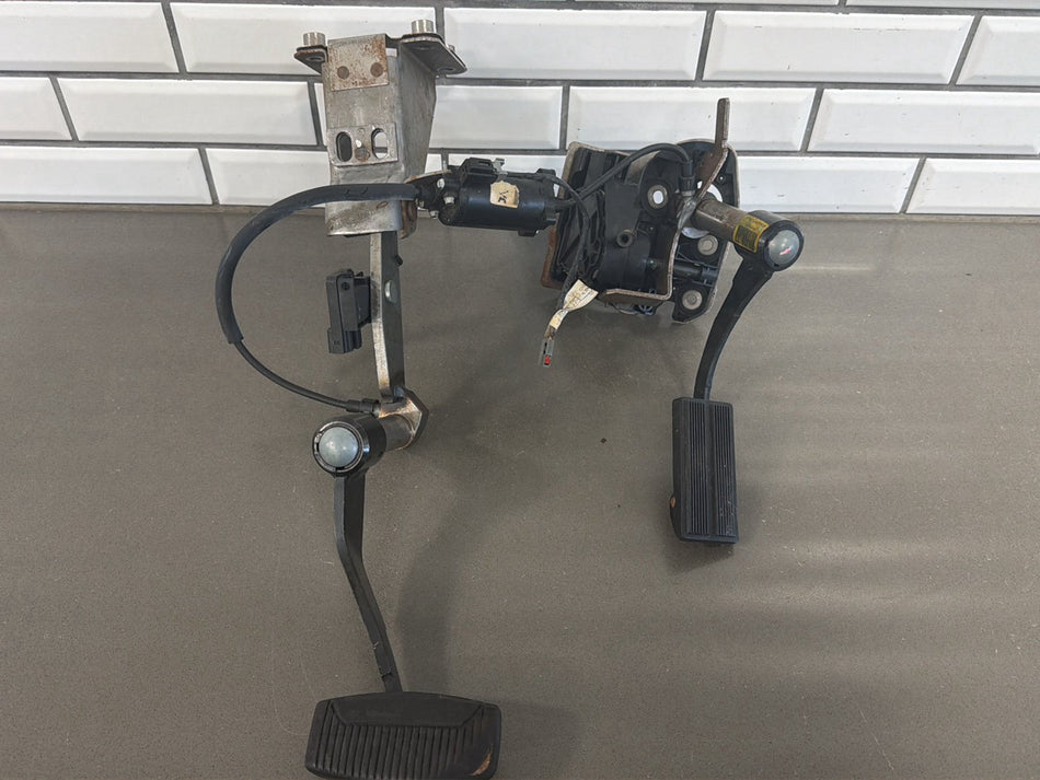 2004 Ford F-250 Super Duty Pedals OEM