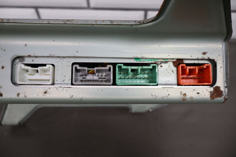 1999 Lexus LX470- Radio