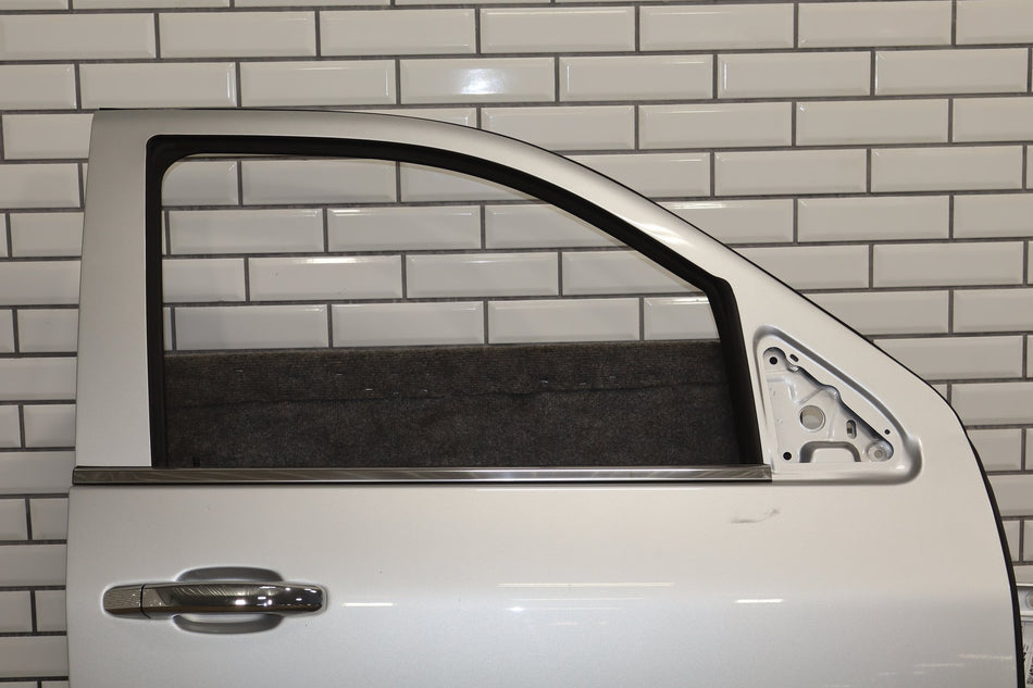 2014-2018 GMC Sierra 1500 Right Front Door Quicksilver GAN