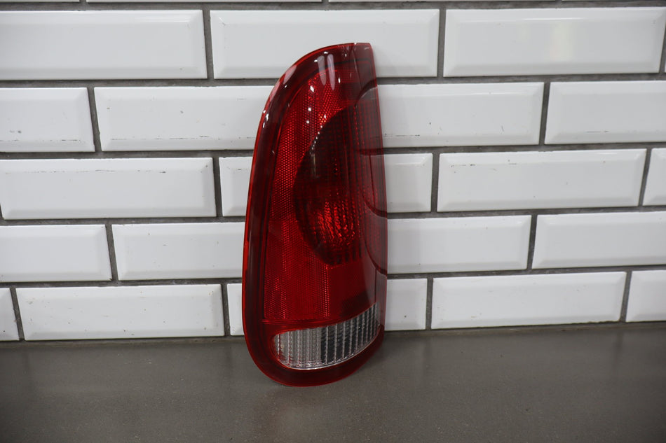 1999-2007 Ford F-250 Super Duty Left Tail Light F85Z13405CA OEM