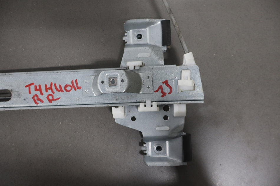 2004 Hummer H2 Right Rear Door Regulator 15771354 OEM