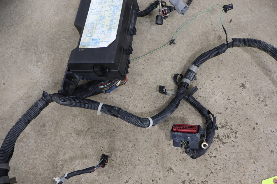 1999 Isuzu Trooper Limited 3.5LL Engine Fuse Box