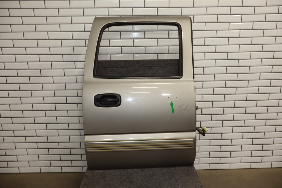 01-07 Chevy GMC Silverado Sierra Suburban GMT800 Right Rear Door