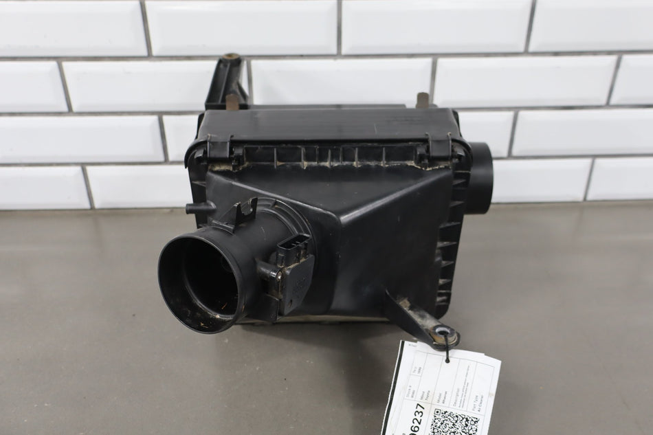 1996-2002 Toyota 4Runner 3.4L Air Cleaner