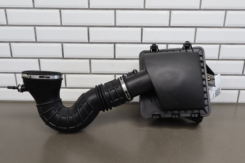 2005-2006 Ford Mustang Air Cleaner 9R3Z9600A OEM