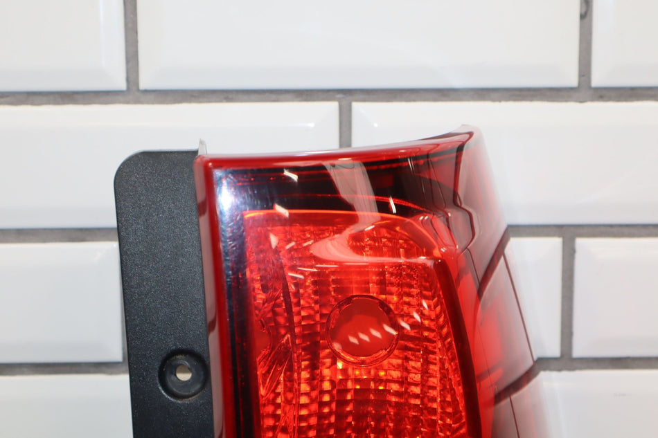 2012 Chevrolet Suburban 1500- Right Tail Light