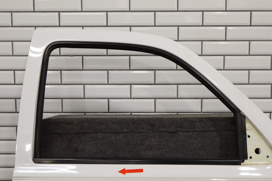 99-07 Chevy GMC Truck SUV GMT800 Right Front Door Summit White 50U (Mild Hail)