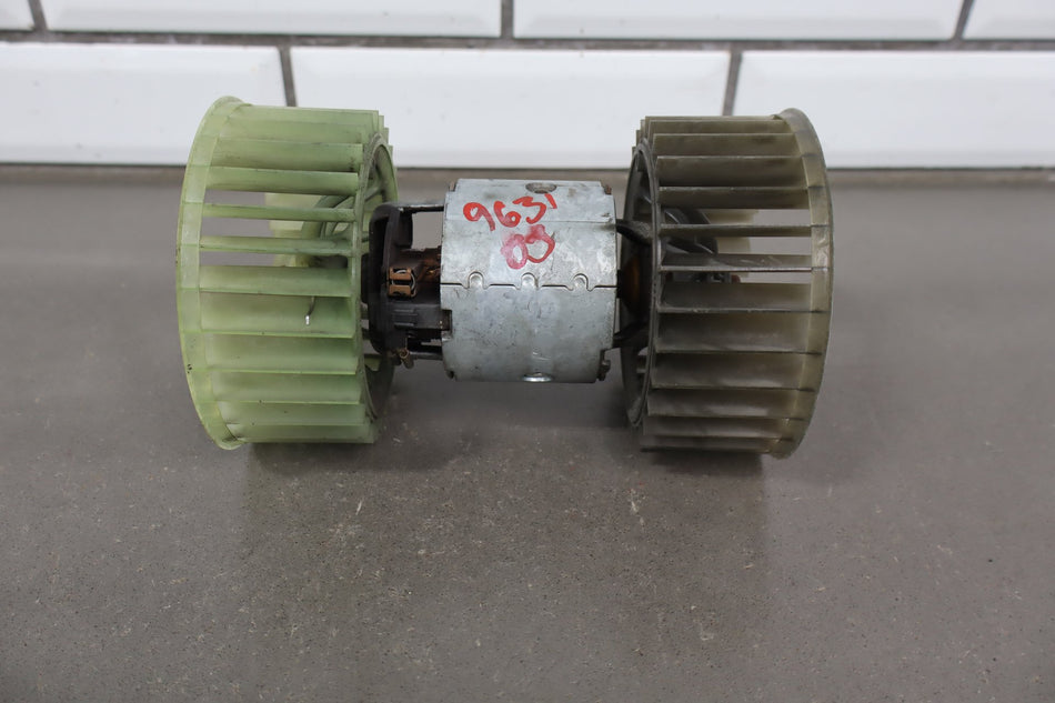 1996-2000 BMW Z3 Fan Blower Motor Cooling Unit 64-11-1-370-930