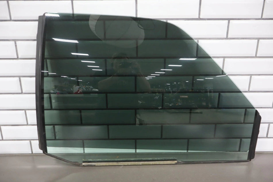 1998 Chevrolet Tahoe- Right Front Door Window