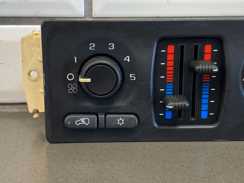 2003-2004 Chevrolet Silverado 2500 Climate Control 21997352 OEM