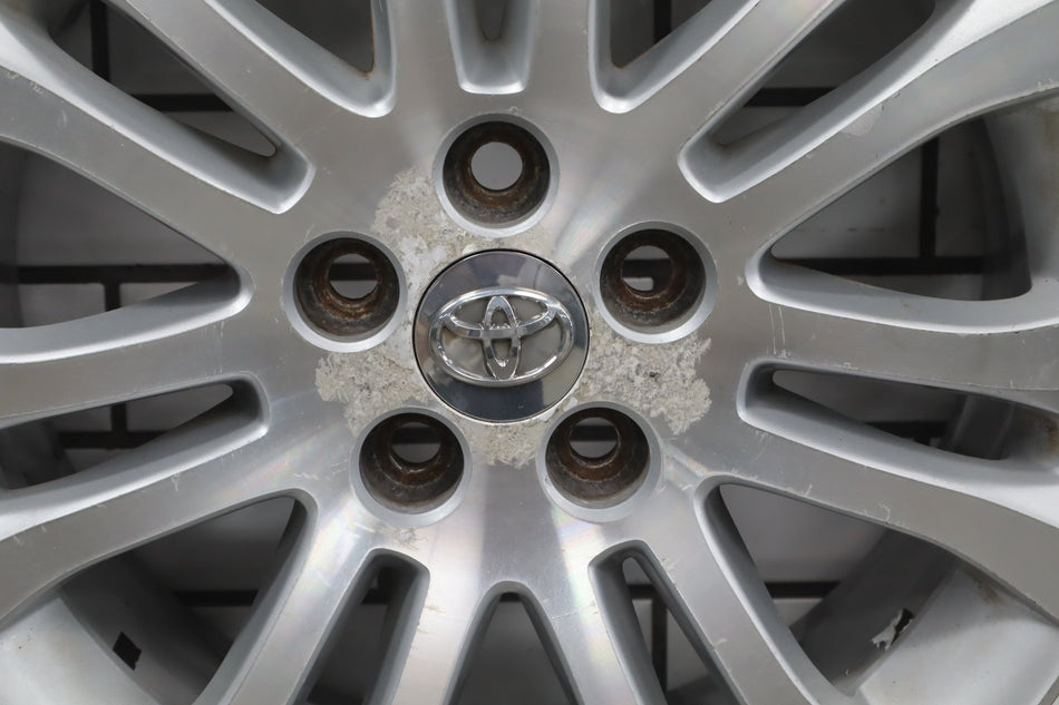 2010-2012 Toyota Sienna OEM 17x7 Split Spoke Alloy Wheel | Corrosion