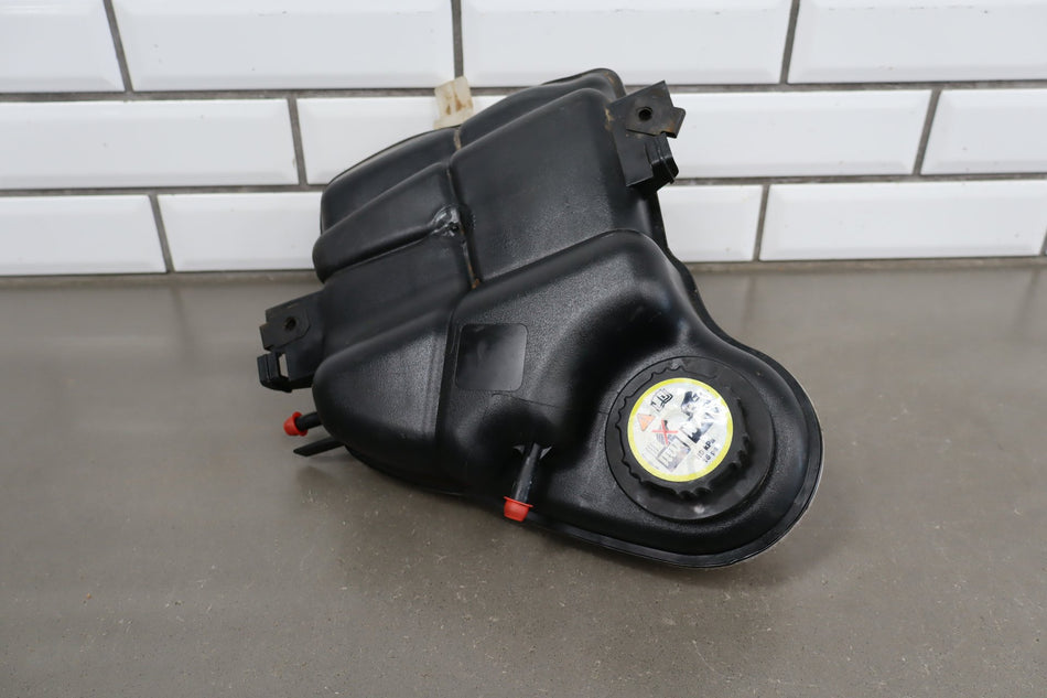 2003-2004 Ford F250 F350 6.0L Powerstroke Coolant Degas Bottle Assembly