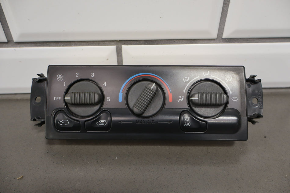 2001 Chevrolet Silverado 2500 Heater/AC Controls OEM