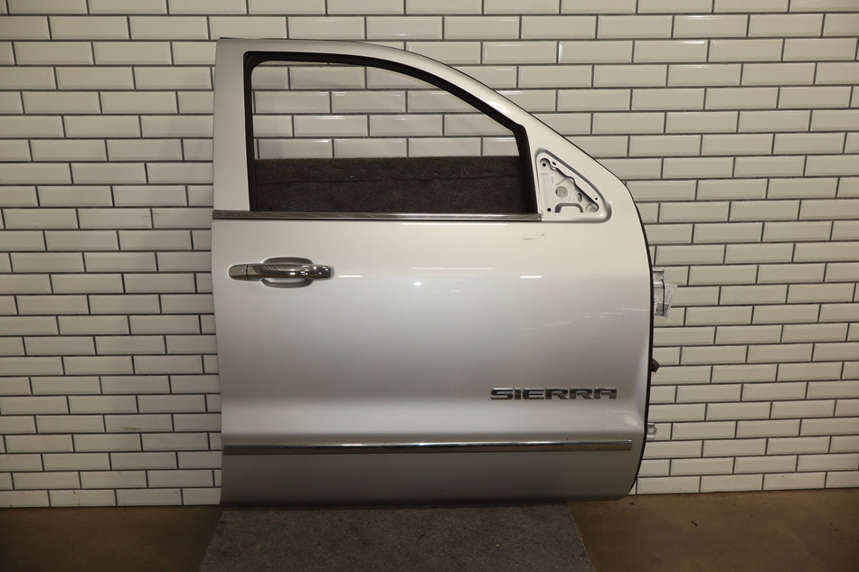 2014-2018 GMC Sierra 1500 Right Front Door Quicksilver GAN
