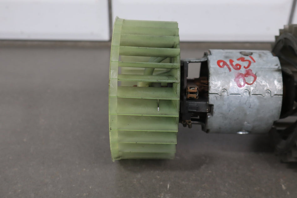 1996-2000 BMW Z3 Fan Blower Motor Cooling Unit 64-11-1-370-930