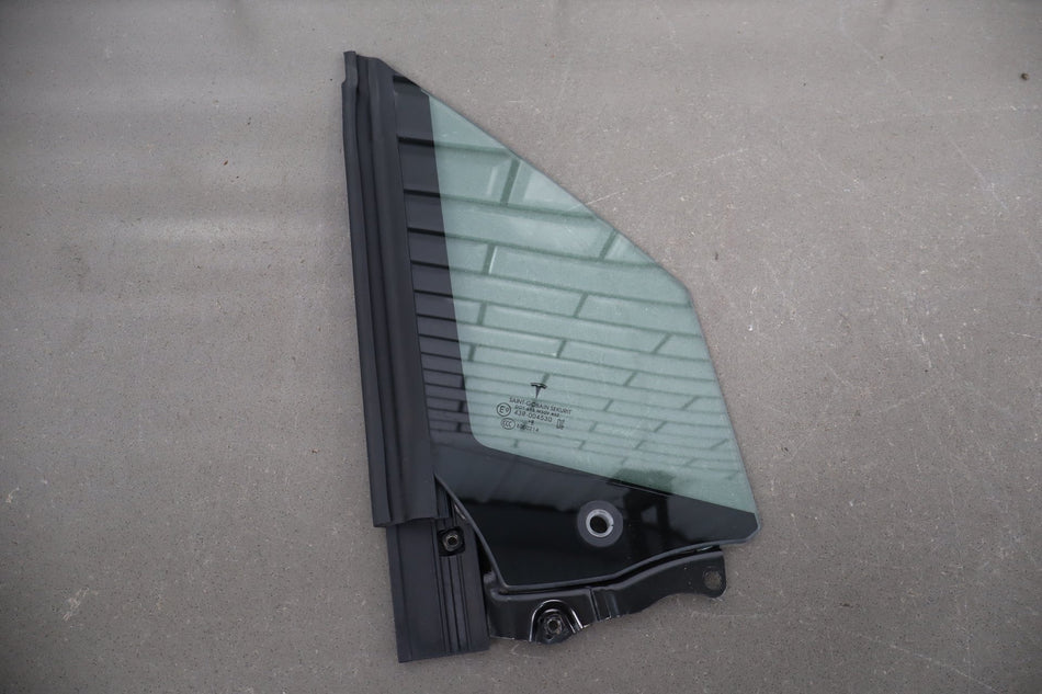 16-25 Tesla Model X Front Right Quarter Vent Door Window Glass RH 1055204-00-D