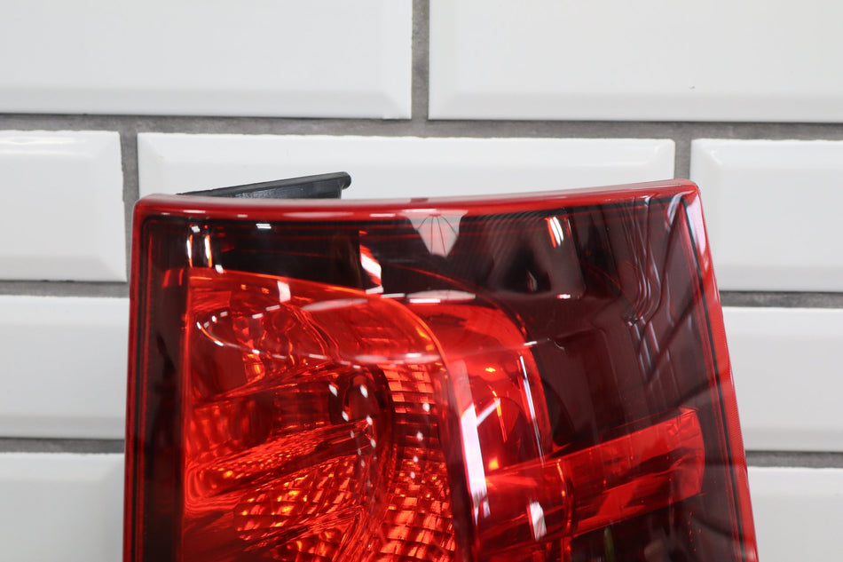 2007-2014 Chevrolet Tahoe Right Tail Light 22837924 OEM
