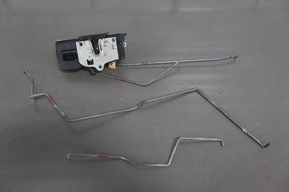 2003-2007 Hummer H2- Left Front Door Latch 15816392