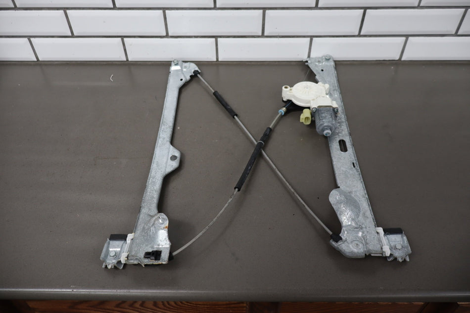 2007-2014 Cadillac Escalade ESV Left Rear Door Regulator 20945140 OEM