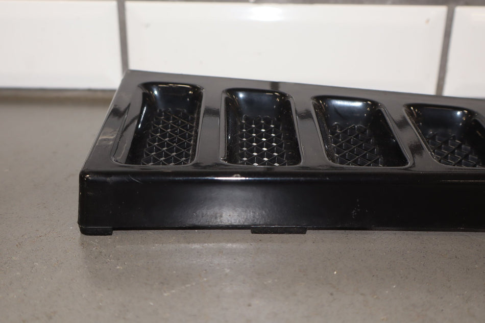 07-13 Chevy Avalanche OEM Left LH Bed Vent Panel Molding Cladding Black 41U