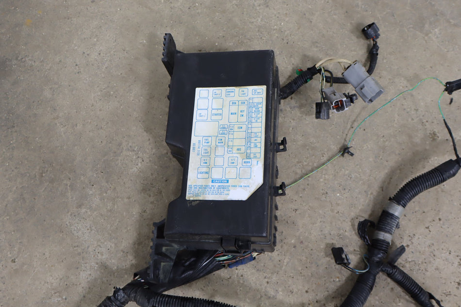 1999 Isuzu Trooper Limited 3.5LL Engine Fuse Box